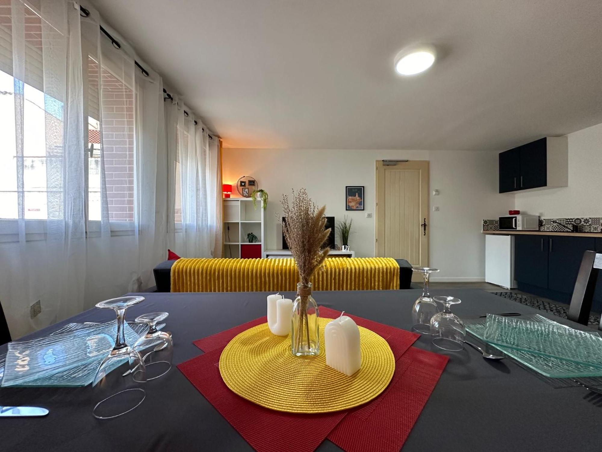 Hotel Chiffre Albi Bagian luar foto