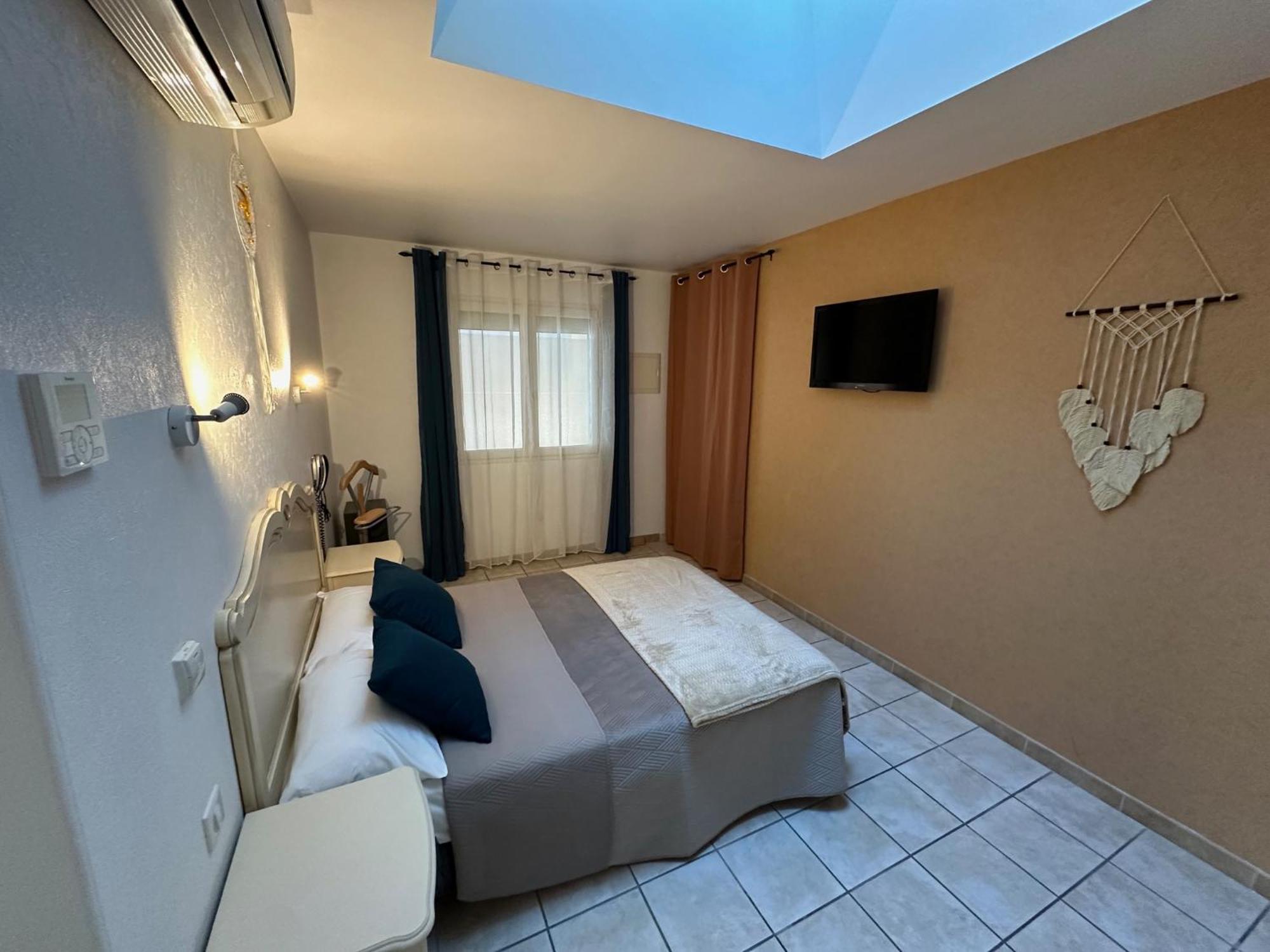 Hotel Chiffre Albi Bagian luar foto