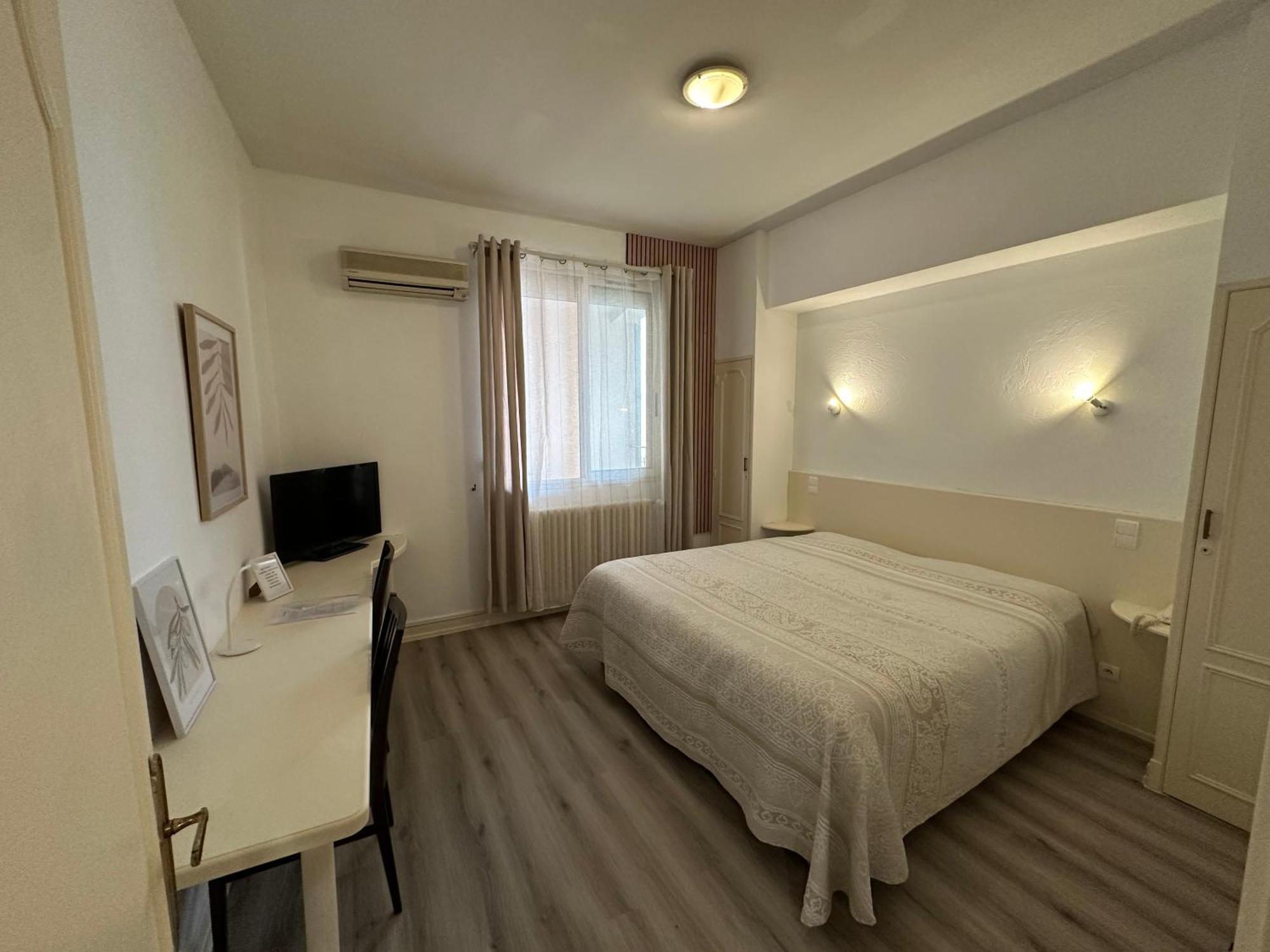 Hotel Chiffre Albi Bagian luar foto