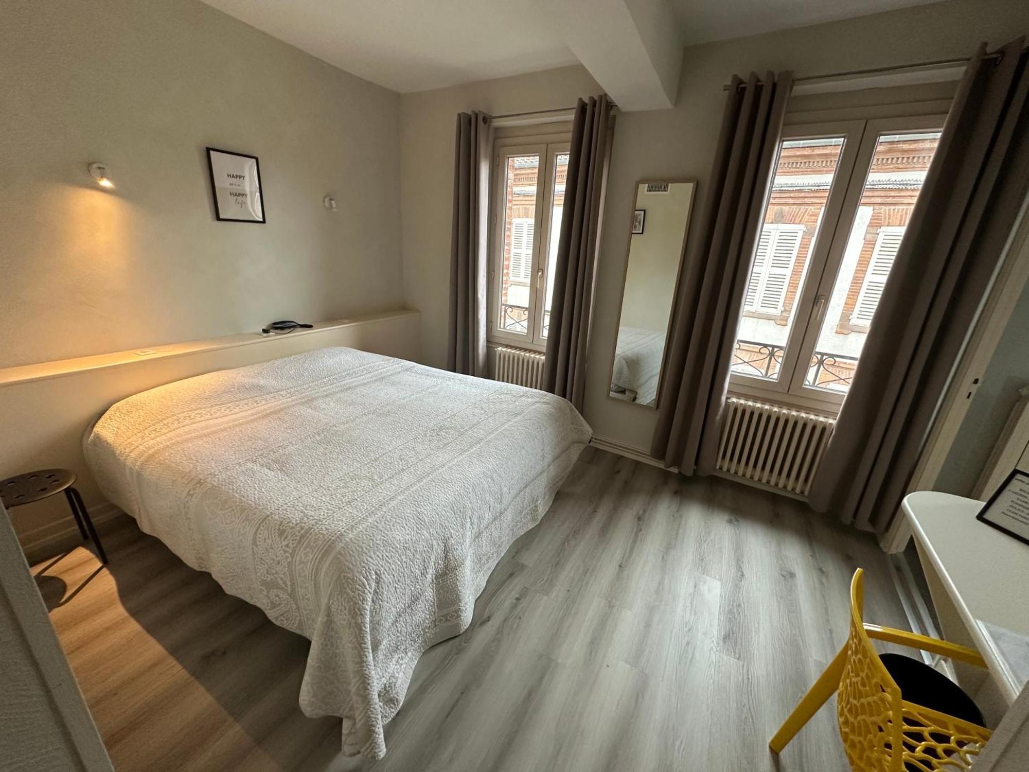 Hotel Chiffre Albi Bagian luar foto