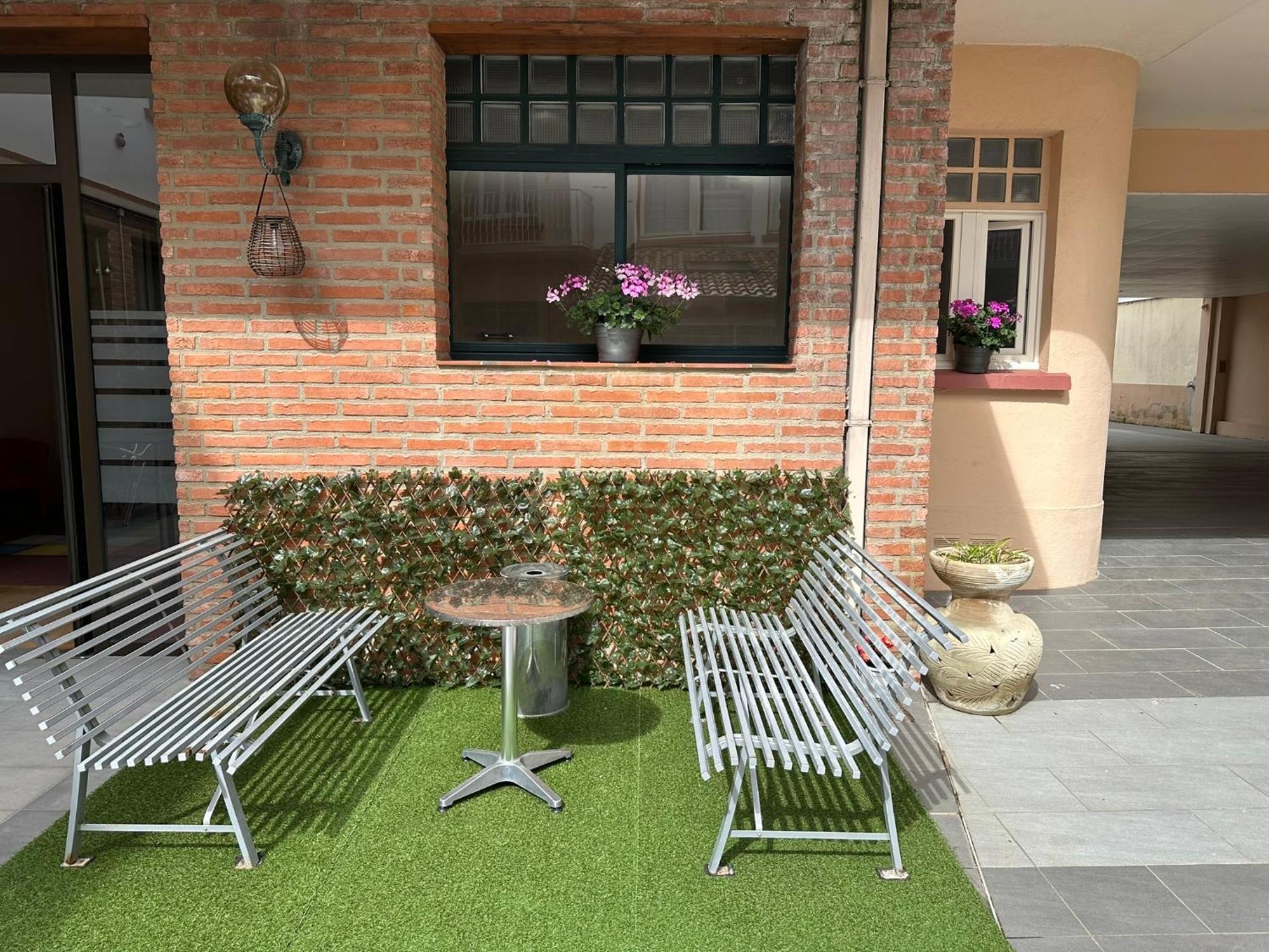 Hotel Chiffre Albi Bagian luar foto