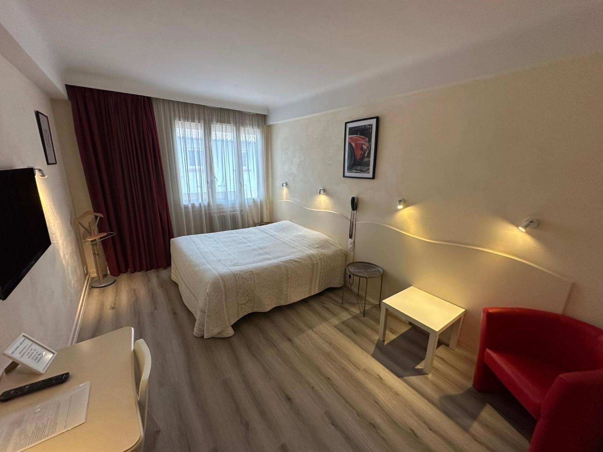 Hotel Chiffre Albi Bagian luar foto