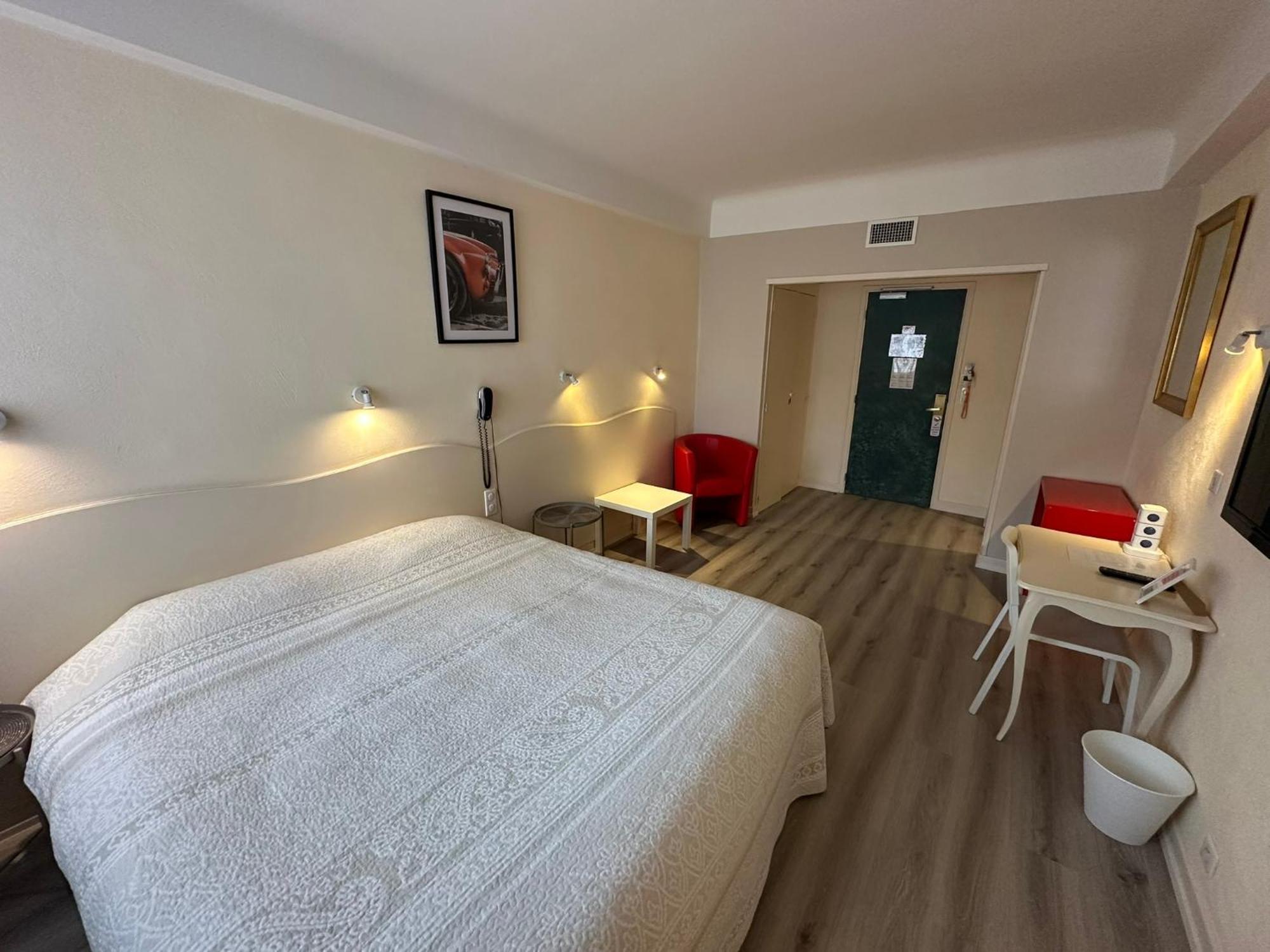 Hotel Chiffre Albi Bagian luar foto