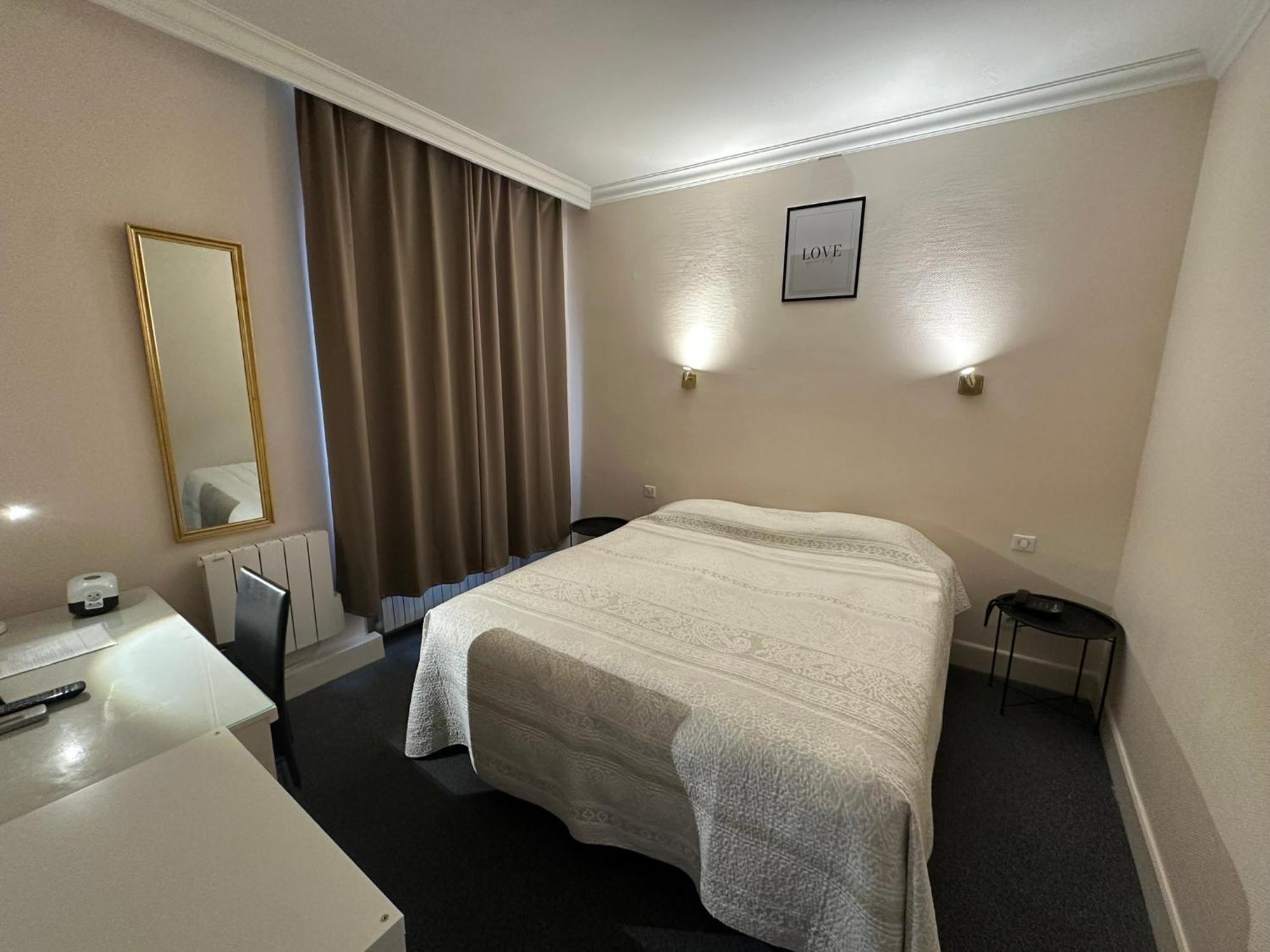 Hotel Chiffre Albi Bagian luar foto