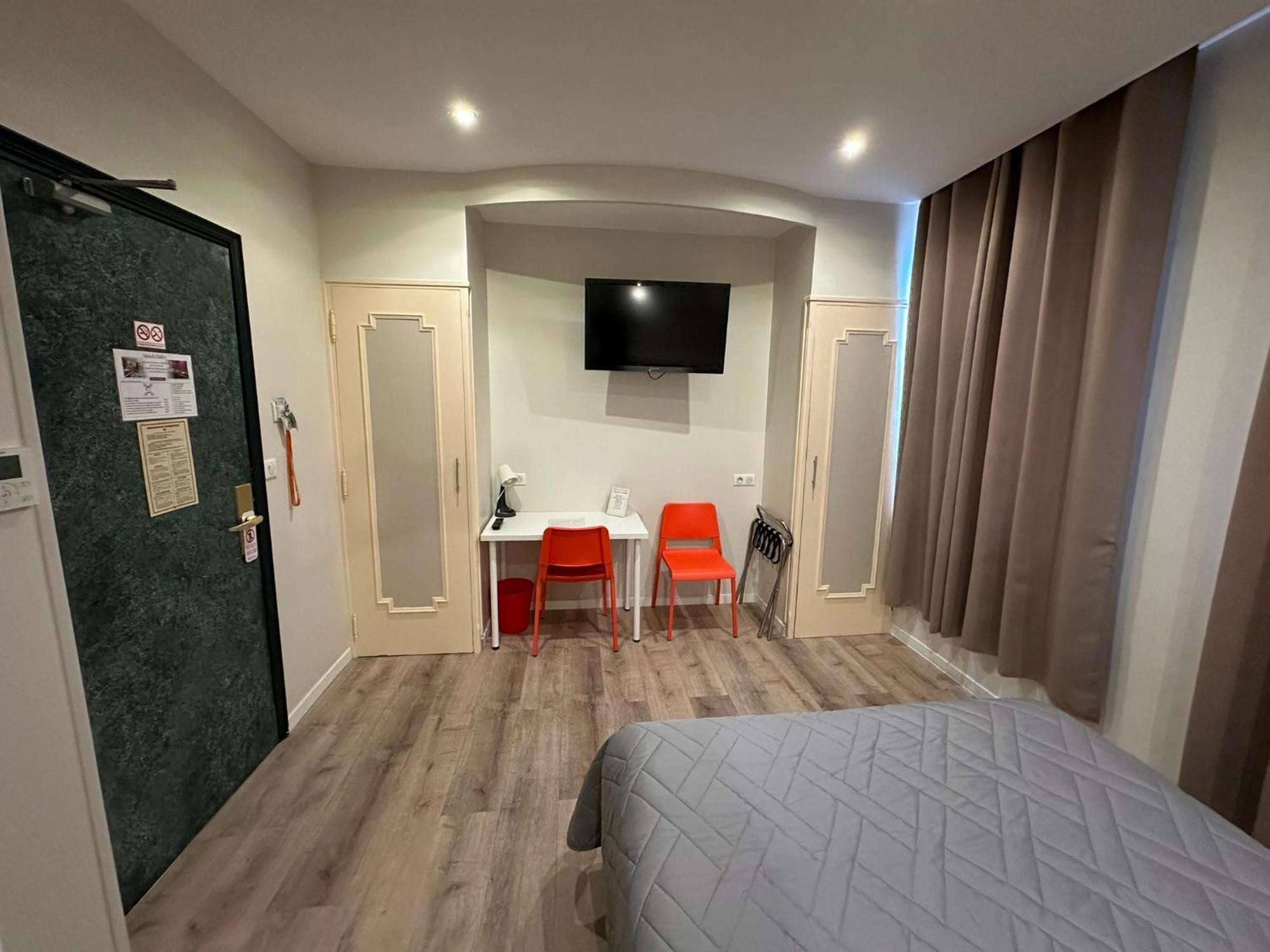 Hotel Chiffre Albi Bagian luar foto