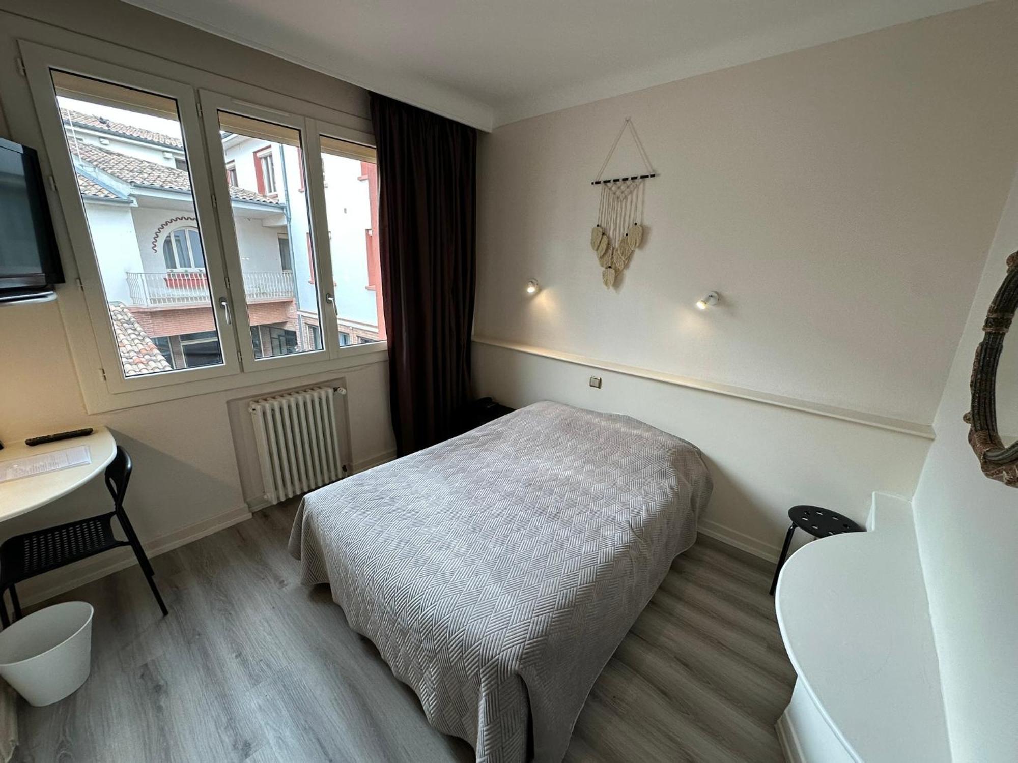 Hotel Chiffre Albi Ruang foto