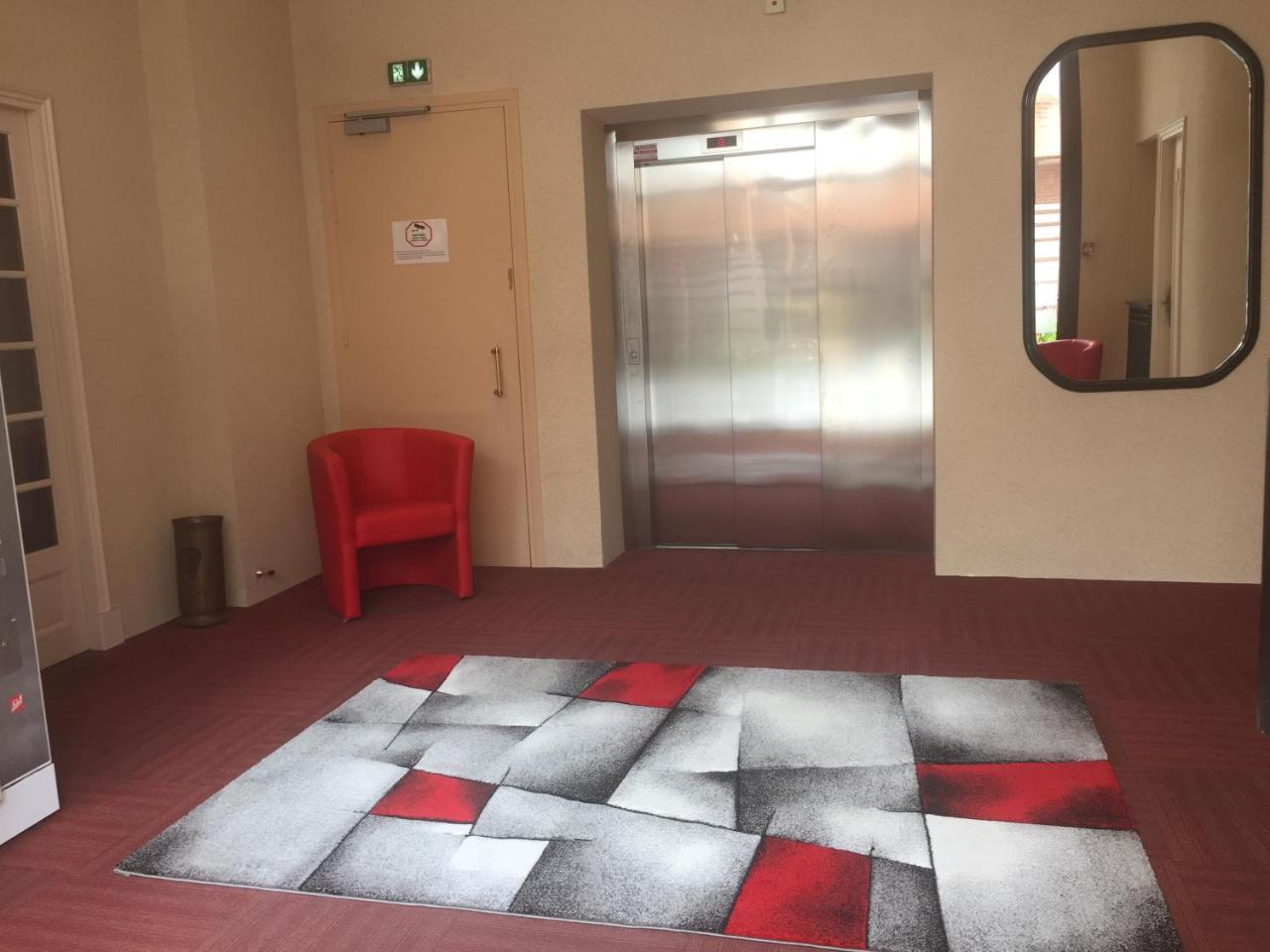 Hotel Chiffre Albi Bagian luar foto